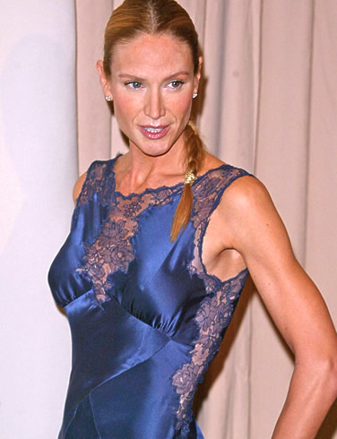 Kelly Lynch