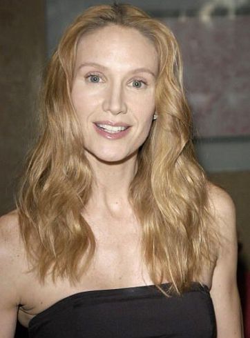 Kelly Lynch