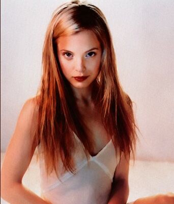 Mena Suvari